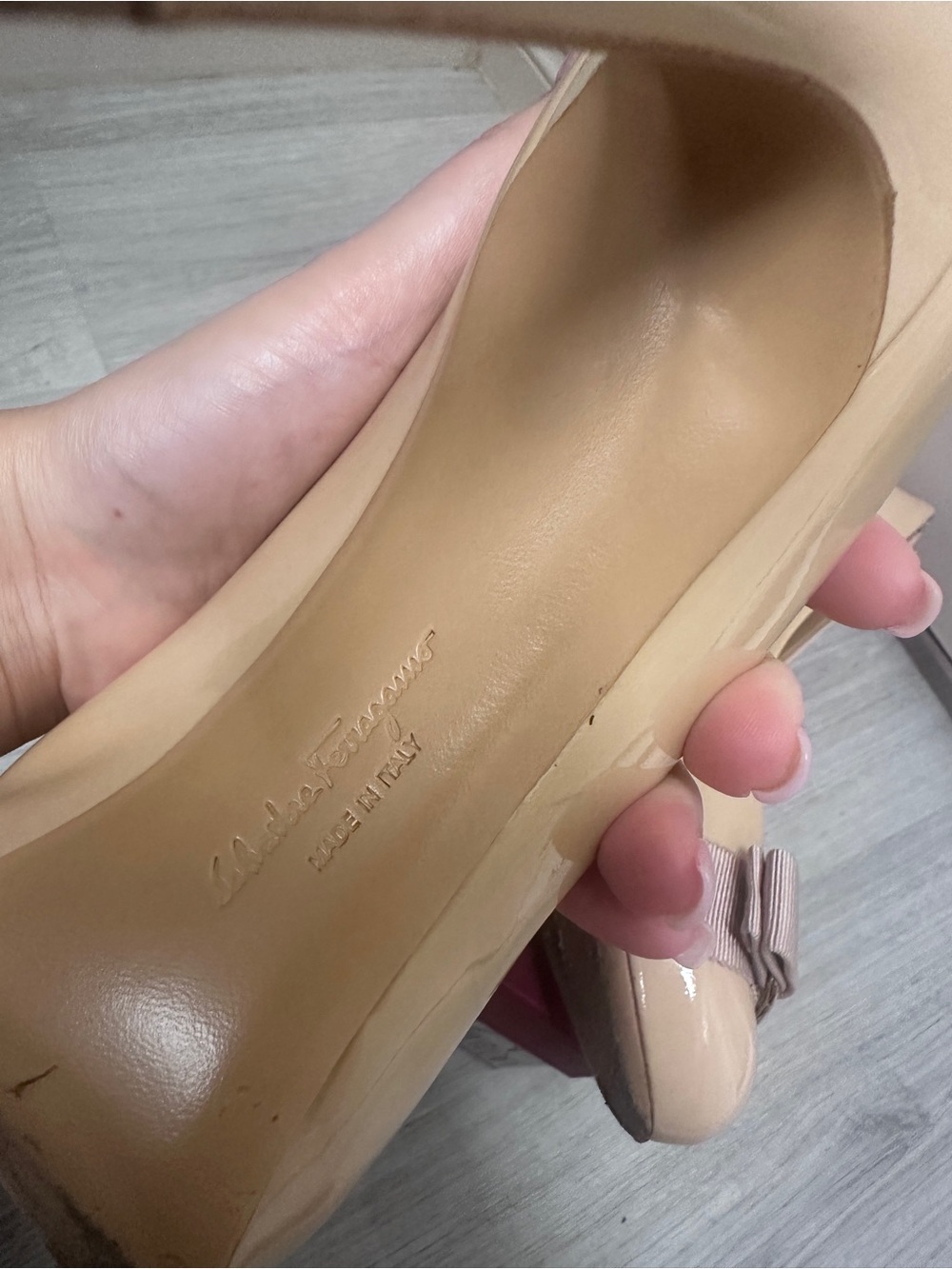 Salvatore Ferragamo Beige Patent Leather Vara Bow Pumps - Picture 5 of 7